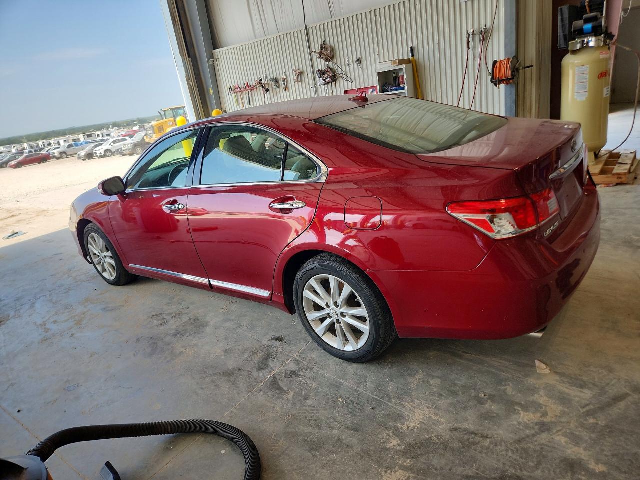 2010 Lexus Es 350 Maroon vin: JTHBK1EG3A2347969