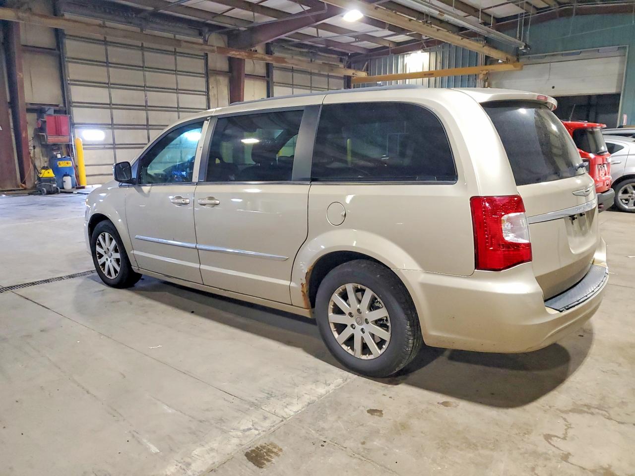 2013 Chrysler Town & Country Touring Beige vin: 2C4RC1BG4DR641565