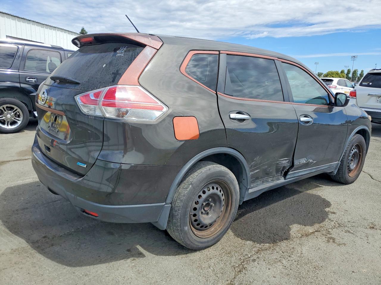 2014 Nissan Rogue S Green vin: 5N1AT2MT0EC803016