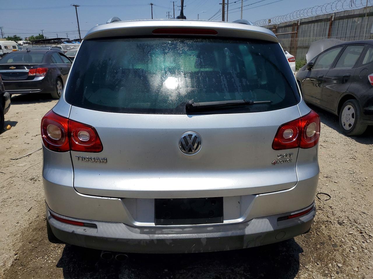 2011 Volkswagen Tiguan S Silver vin: WVGBV7AX5BW511908