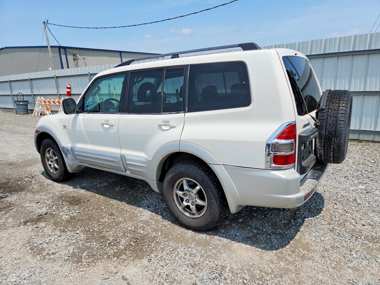 2001 Mitsubishi Montero Limited White vin: JA4MW51RX1J039579