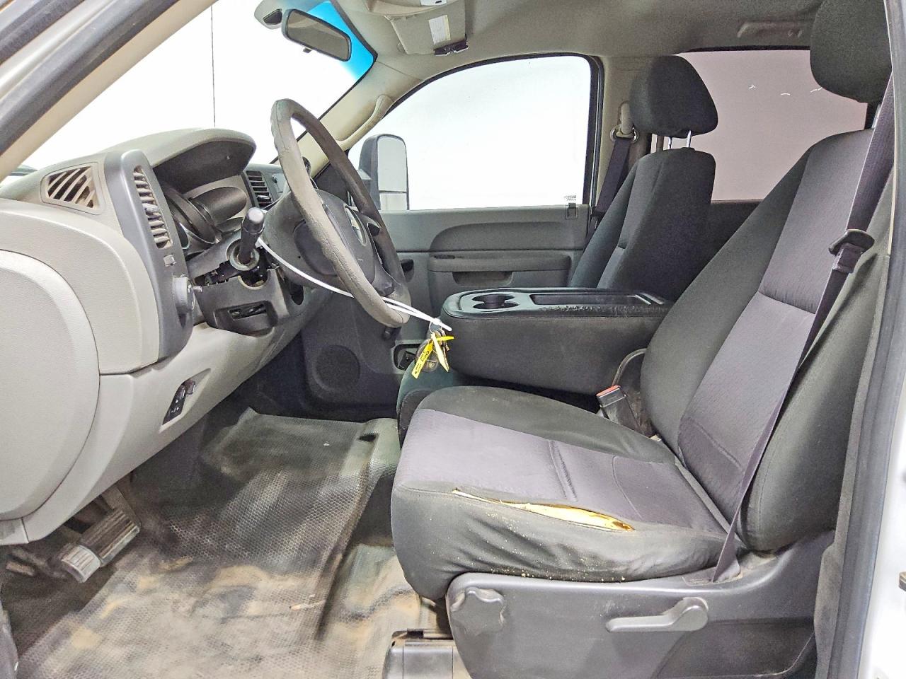 2014 Chevrolet Silverado C2500 Heavy Duty White vin: 1GC1CVCG0EF120452