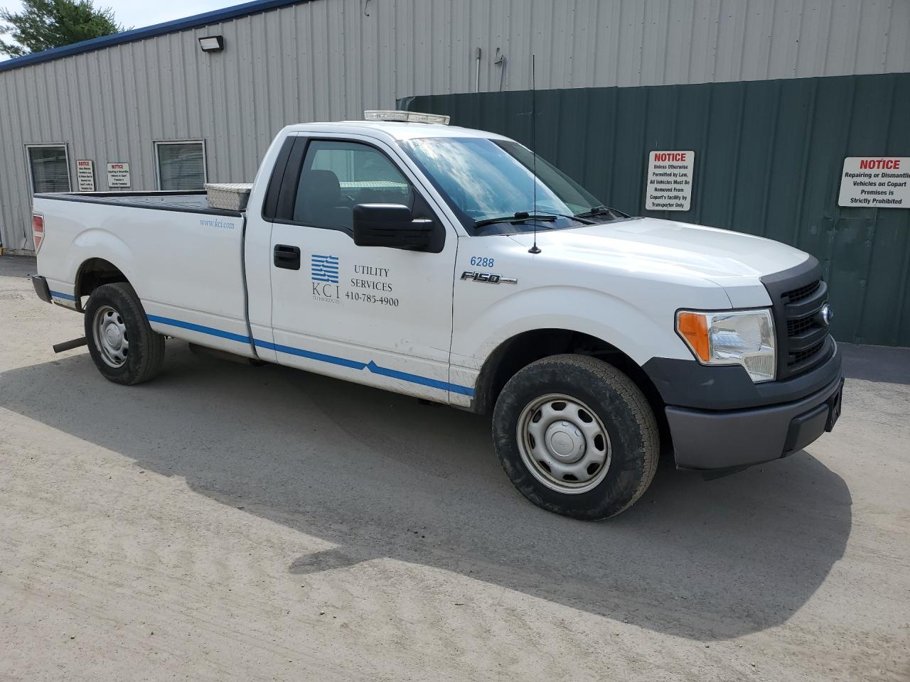 2013 Ford F150 Белый vin: 1FTMF1CM3DKE14761 Damage: Right Front Door, Dent(S) W/ Paint Dmg, 8 To 9 Inches