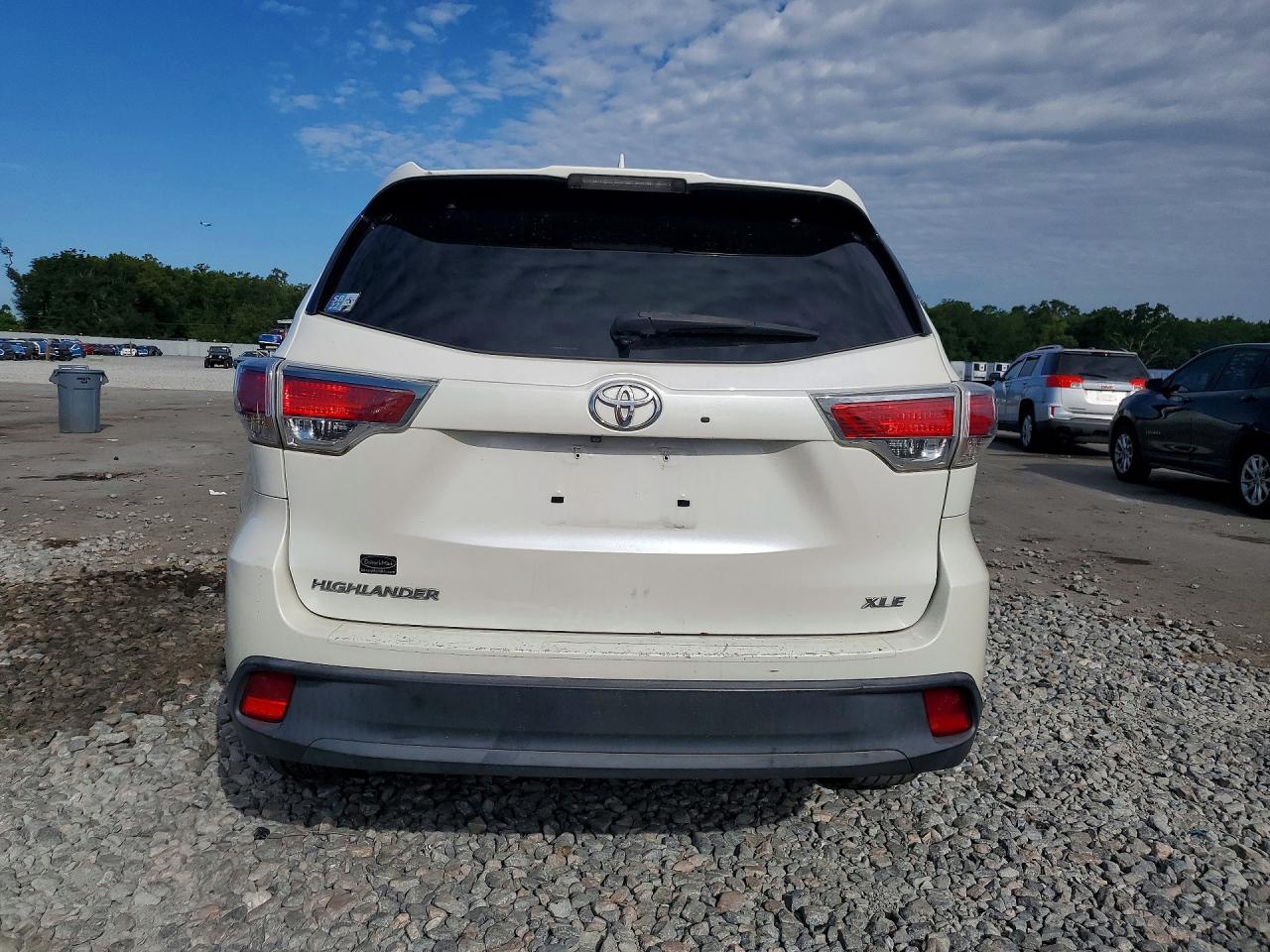 2015 Toyota Highlander Xle White vin: 5TDKKRFH2FS100854