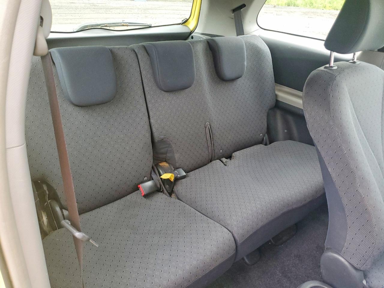 2009 Toyota Yaris Base Yellow vin: JTDJT903X95250243