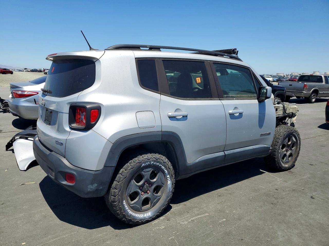 2015 Jeep Renegade Latitude Silver vin: ZACCJABT0FPB67794