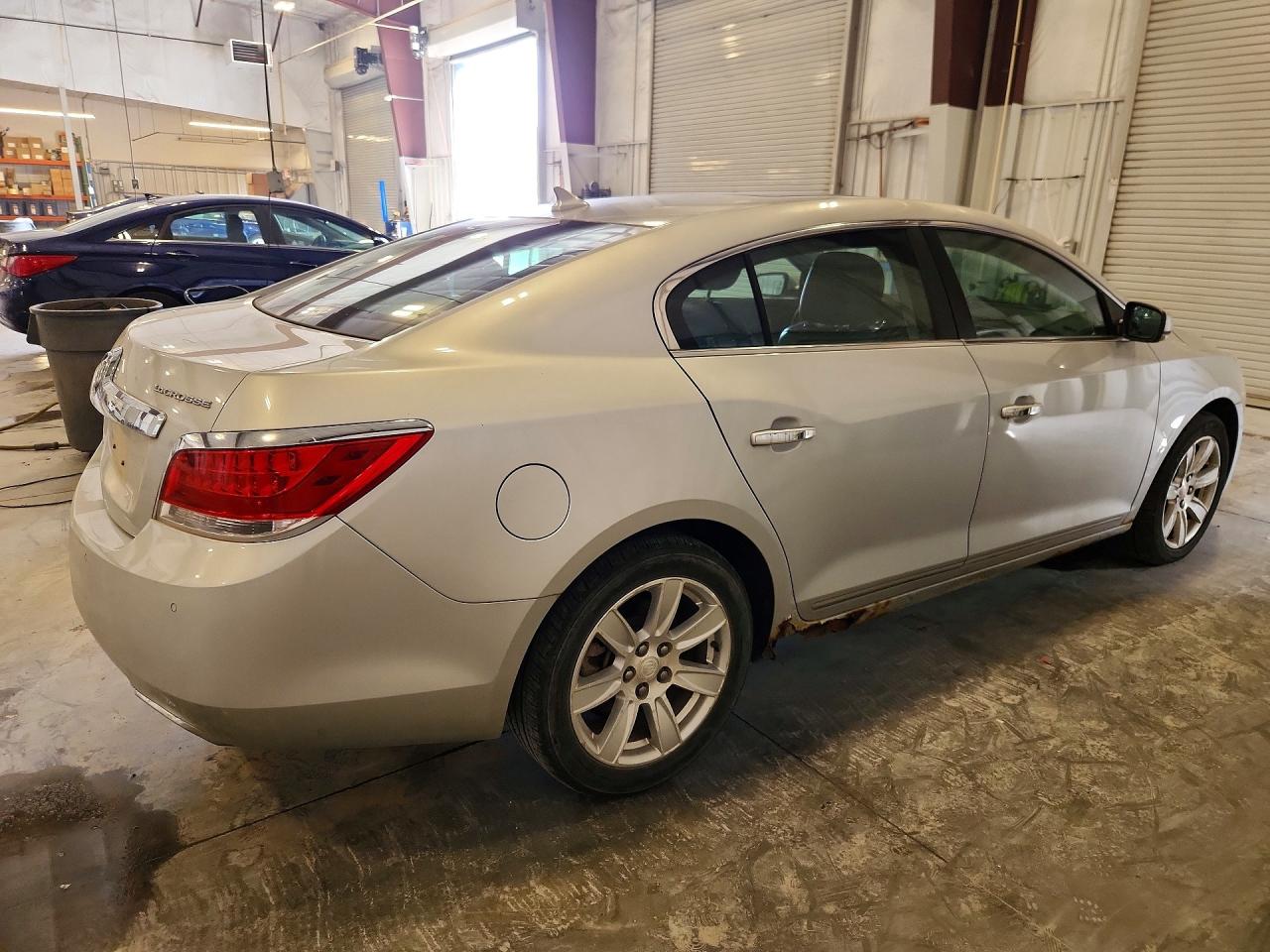 2013 Buick Lacrosse Silver vin: 1G4GC5E31DF151093