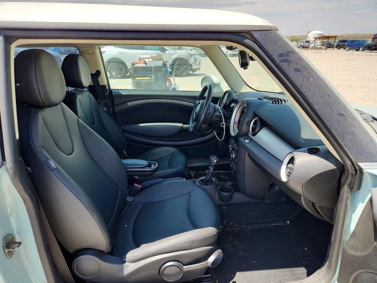 2011 Mini Cooper Синий vin: WMWSU3C51BT096323