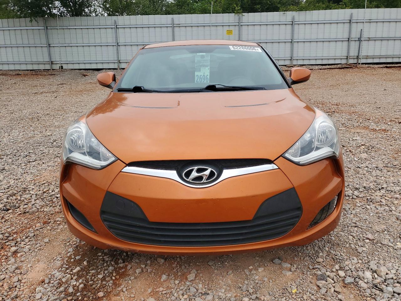 2015 Hyundai Veloster Base Orange vin: KMHTC6AD3FU244070