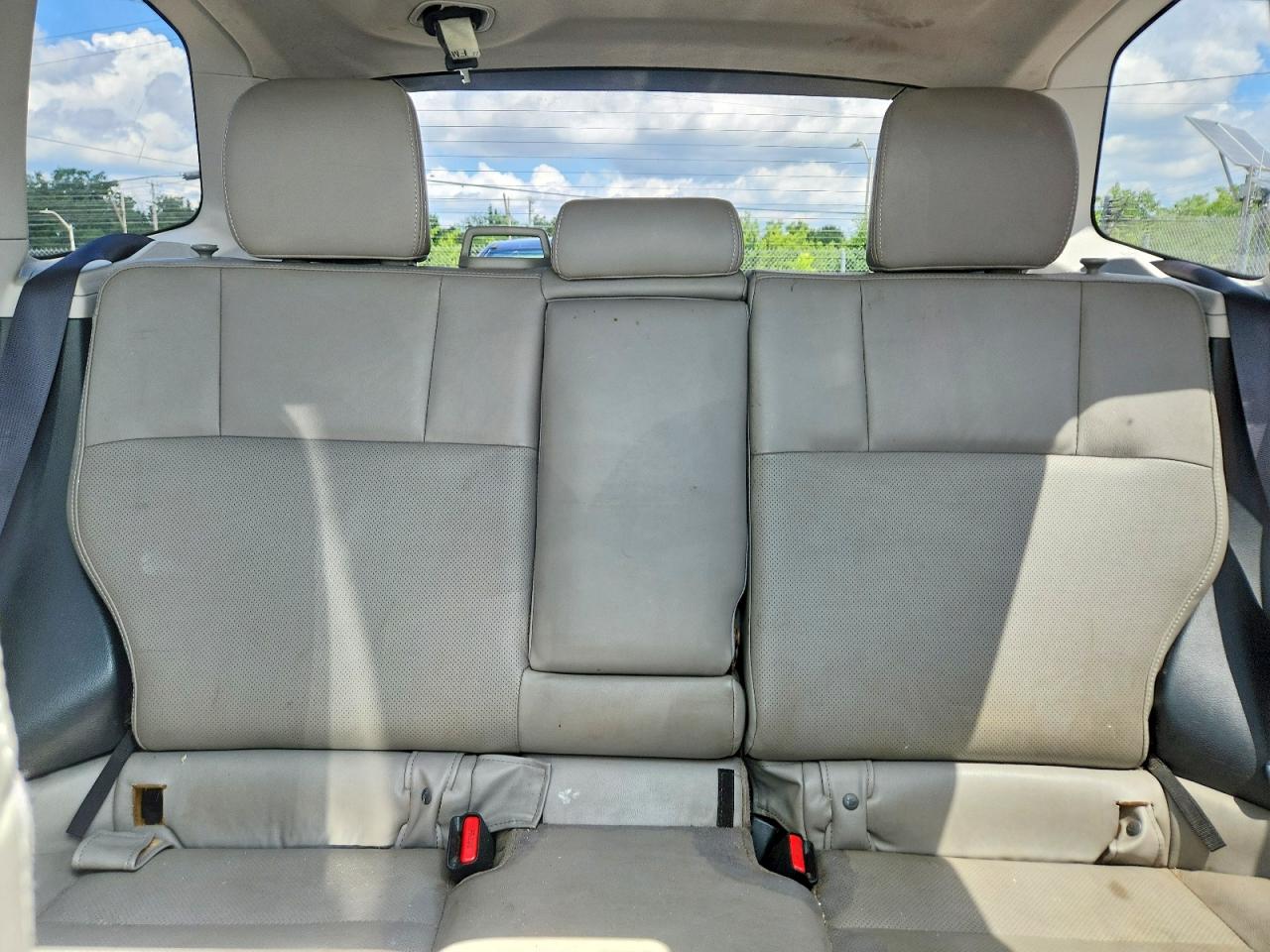 2014 Subaru Forester 2.5i Limited Silver vin: JF2SJAHC0EH502642
