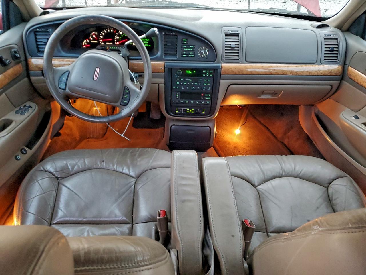 1998 Lincoln Continental Red vin: 1LNFM97V8WY605717