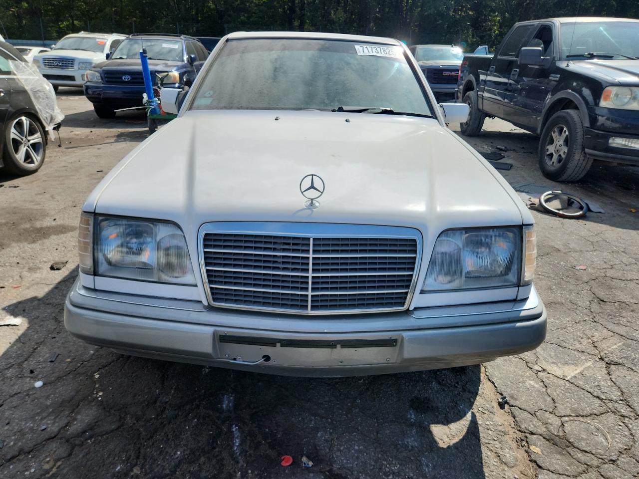 1995 Mercedes-benz E 320 Base White vin: WDBEA32E6SC263753