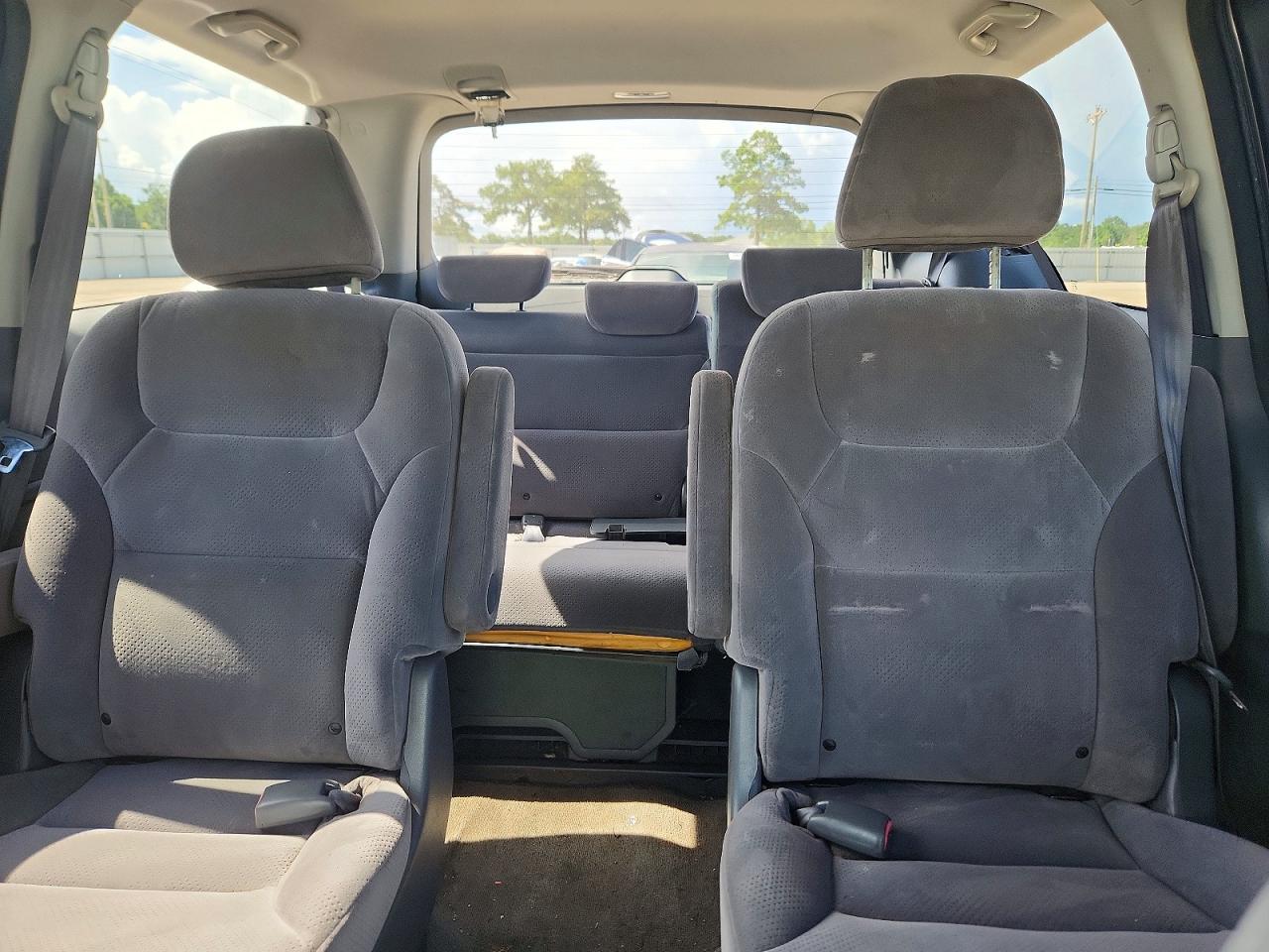 2006 Honda Odyssey Lx Silver vin: 5FNRL38216B094647