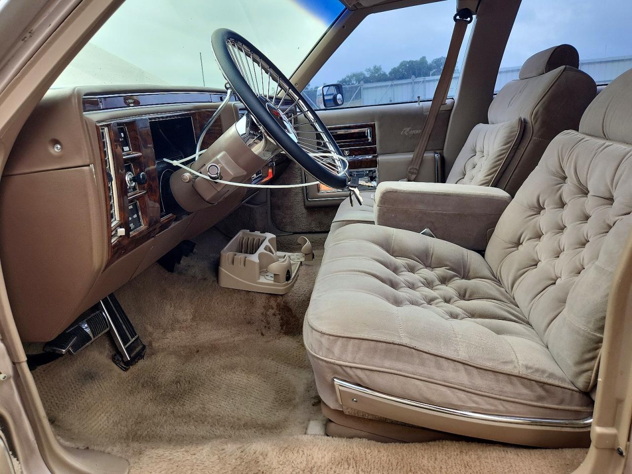 1991 Cadillac Brougham Tan vin: 1G6DW54E0MR713116