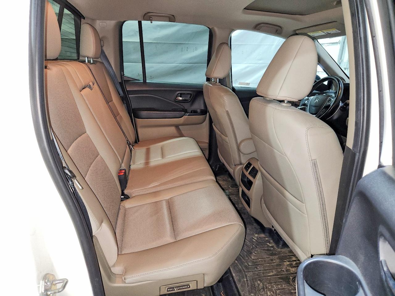 2019 Honda Ridgeline Rtl White vin: 5FPYK3F56KB036014