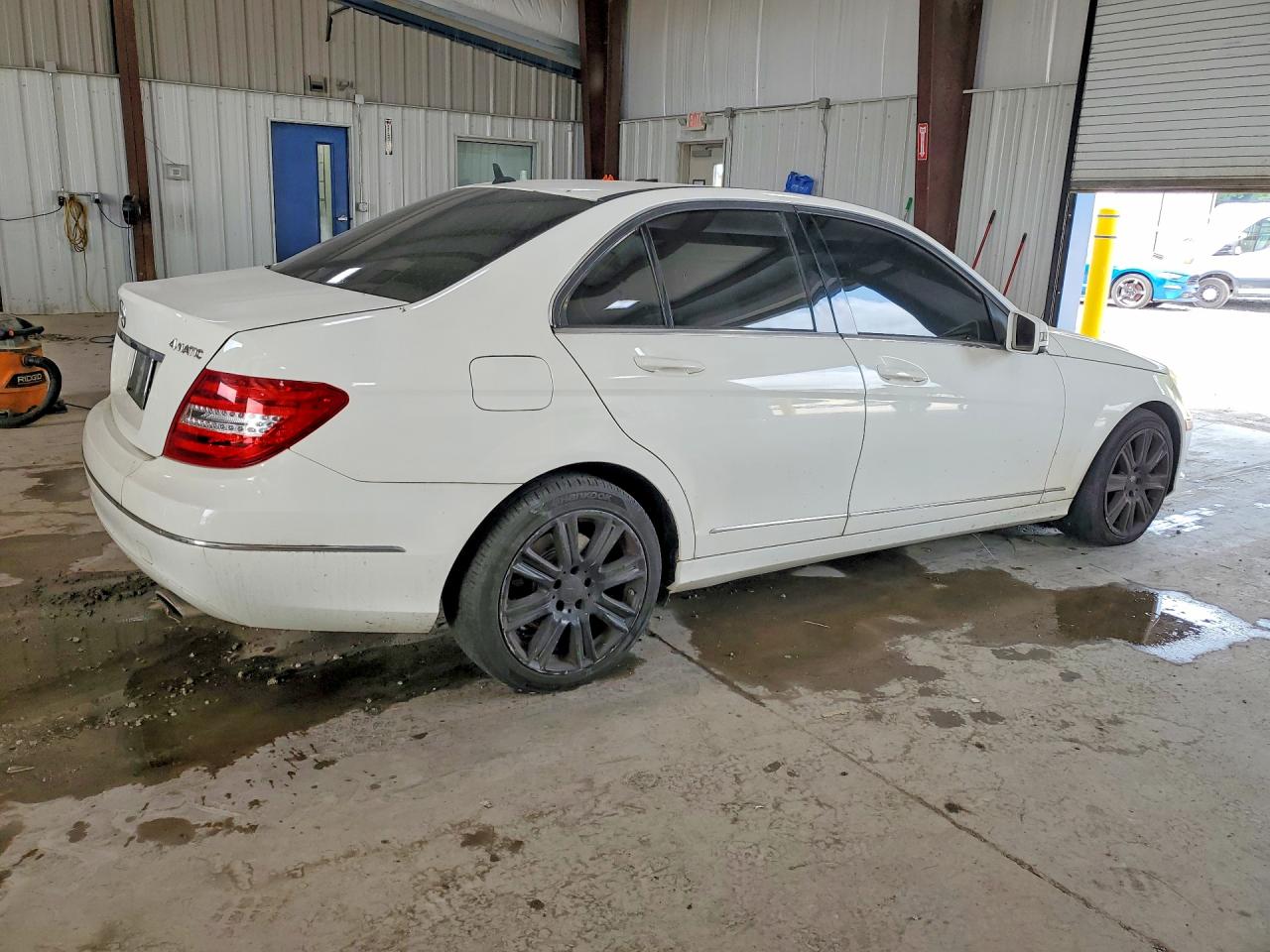 2013 Mercedes-benz C 300 4matic White vin: WDDGF8AB0DA857789