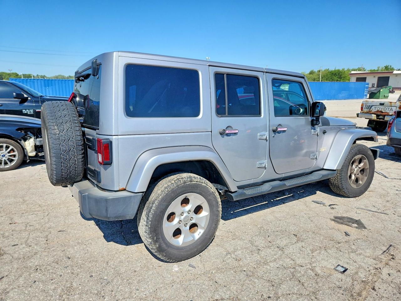 2015 Jeep Wrangler Unlimited Sahara Silver vin: 1C4HJWEG6FL622926