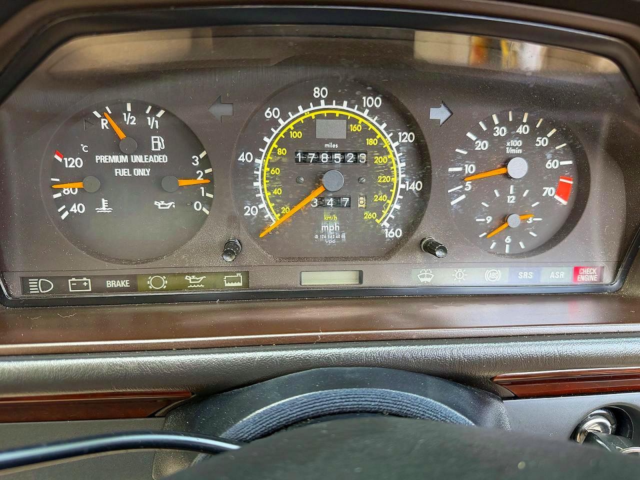 1995 Mercedes-benz E 320 White vin: WDBEA66E5SC282399