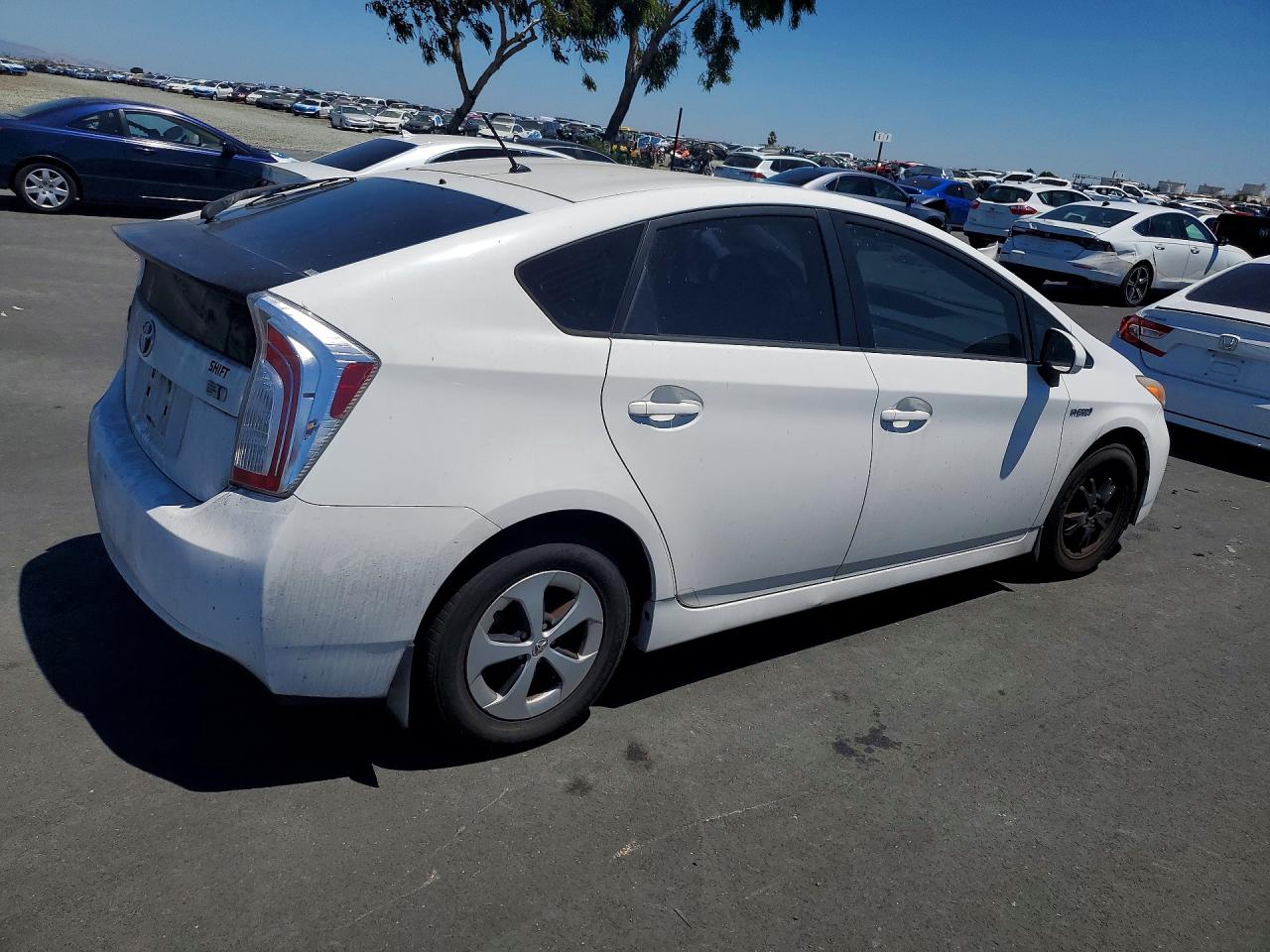 2013 Toyota Prius Two White vin: JTDKN3DU1D5603525