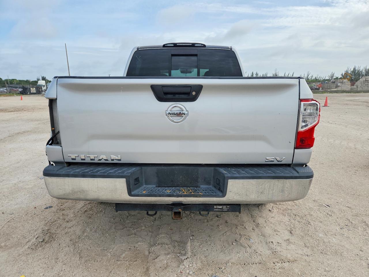 2017 Nissan Titan S Серебряный vin: 1N6AA1EK2HN518012