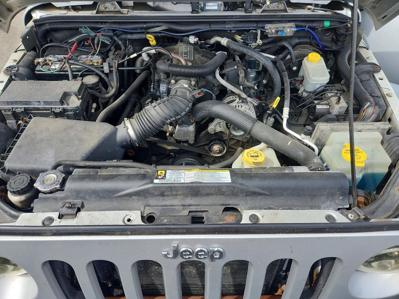 2010 Jeep Wrangler Unlimited Sport Silver vin: 1J4HA3H14AL224672