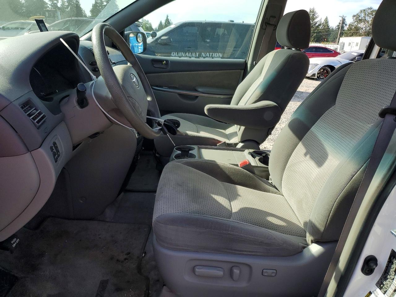 2007 Toyota Sienna Le 8-passenger White vin: 5TDZK23C77S022216