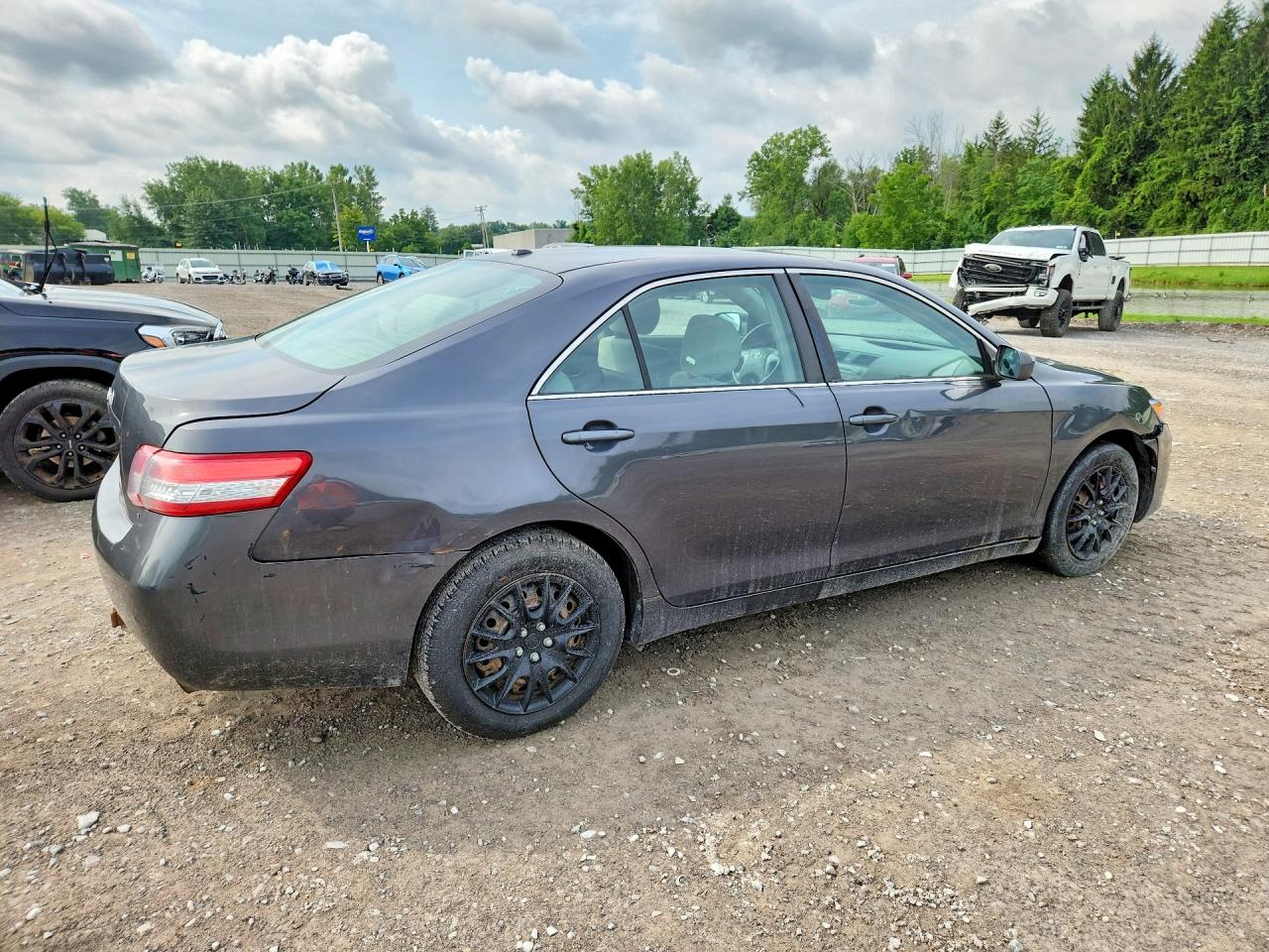 2011 Toyota Camry Le Gray vin: 4T1BF3EK1BU597119