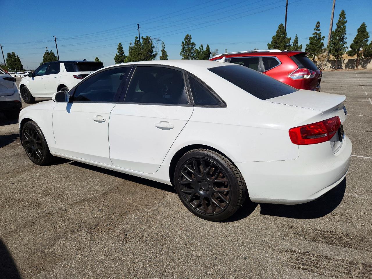 2013 Audi A4 Premium Белый vin: WAUAFAFLXDN037380