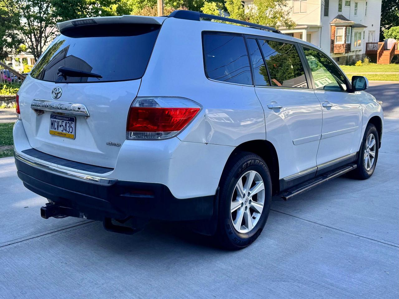 2011 Toyota Highlander Base White vin: 5TDBK3EH2BS090027