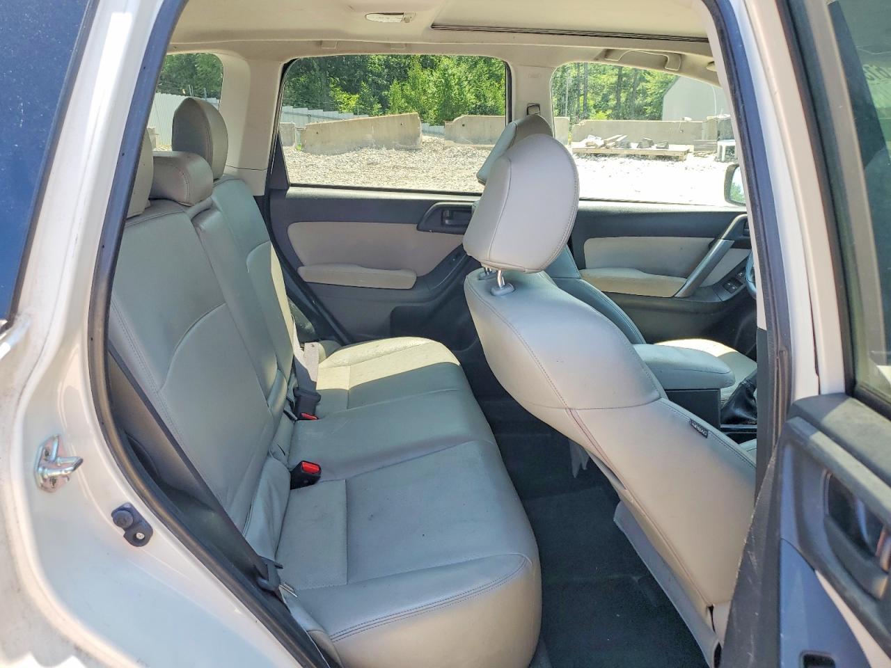 2015 Subaru Forester 2.5i Premium White vin: JF2SJADC1FH468587