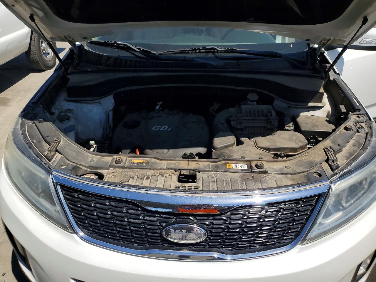 2015 Kia Sorento Lx Белый vin: 5XYKT4A62FG562186