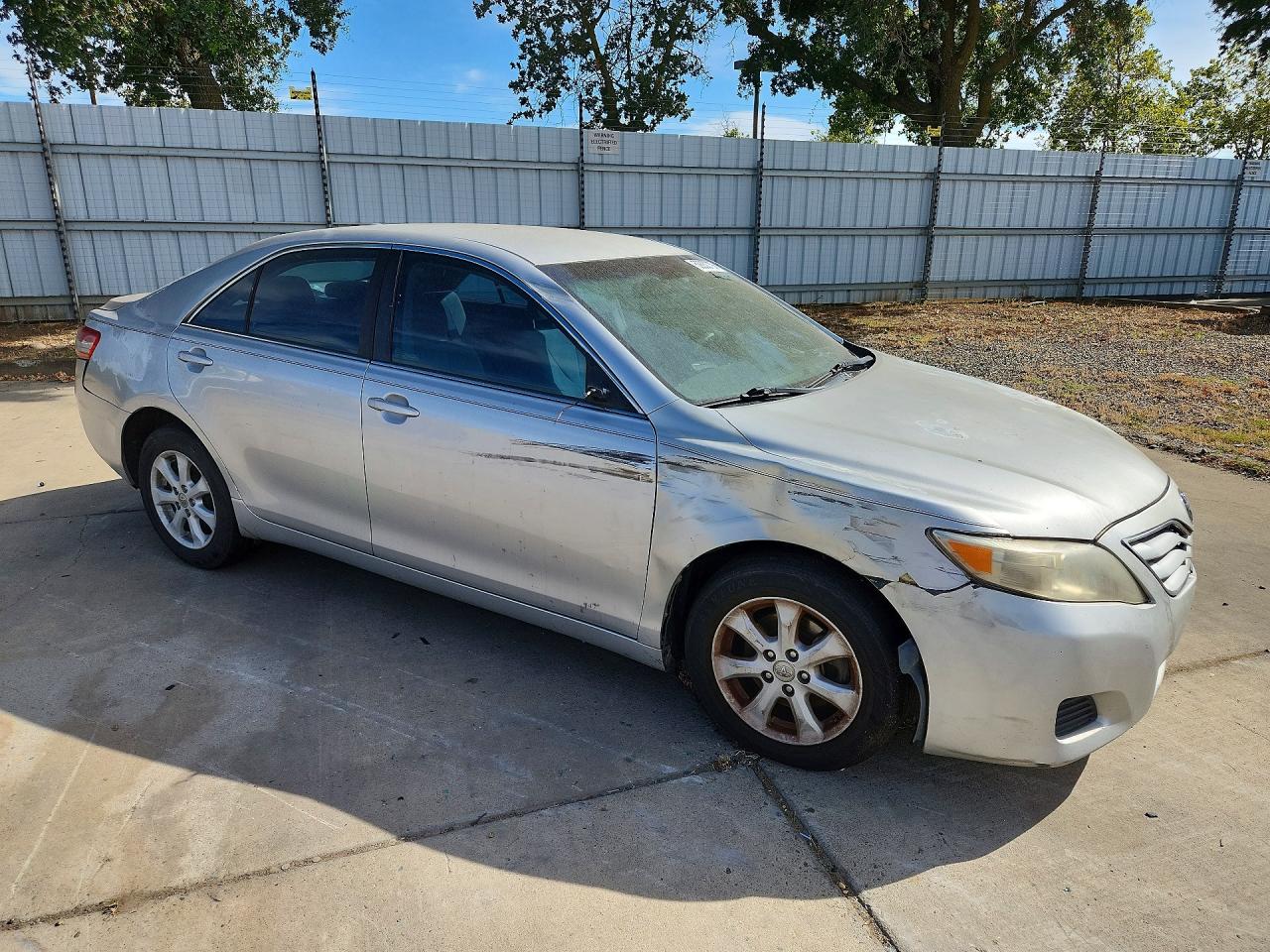 2011 Toyota Camry Le Silver vin: 4T4BF3EK1BR196076