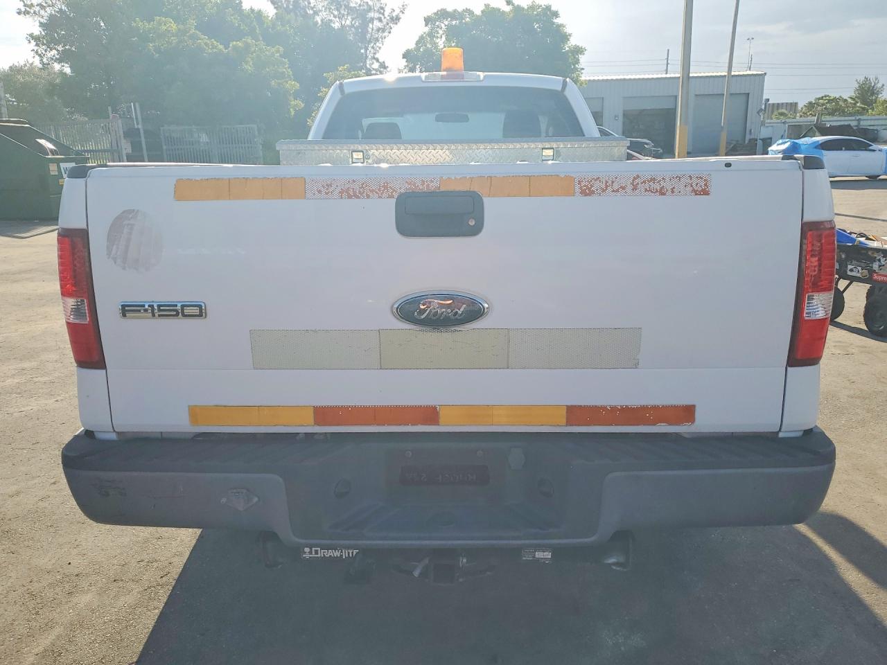 2008 Ford F150 White vin: 1FTRF12268KC11147
