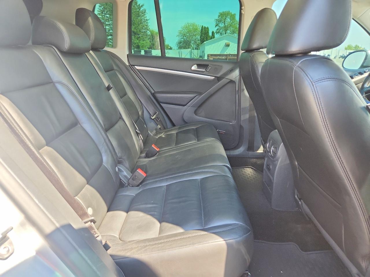 2012 Volkswagen Tiguan S Silver vin: WVGBV7AX3CW595227