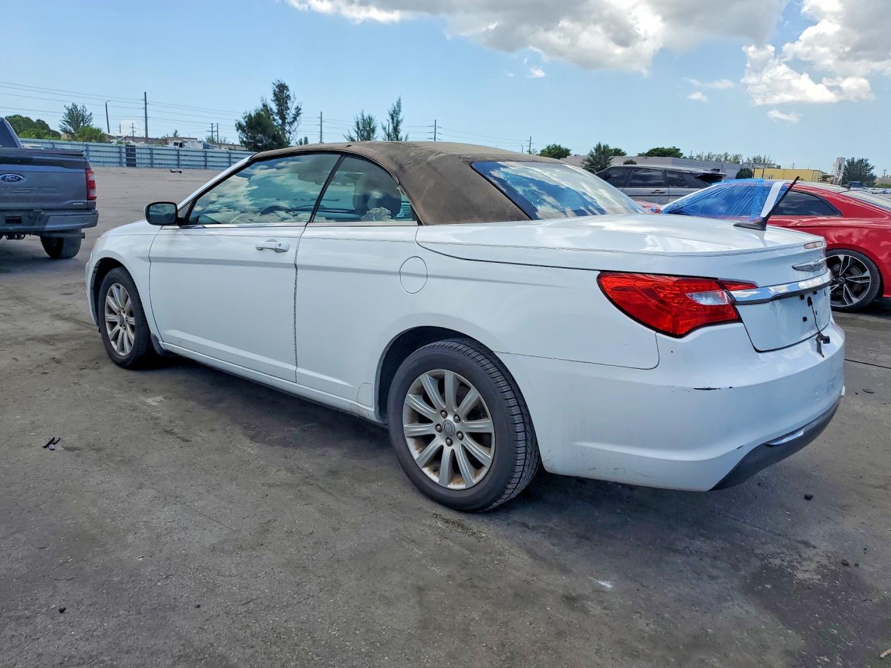 2012 Chrysler 200 Touring White vin: 1C3BCBEB8CN254122