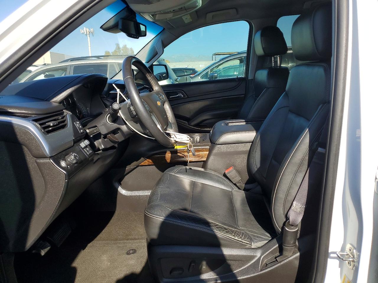 2015 Chevrolet Tahoe C1500 Lt White vin: 1GNSCBKC2FR668199
