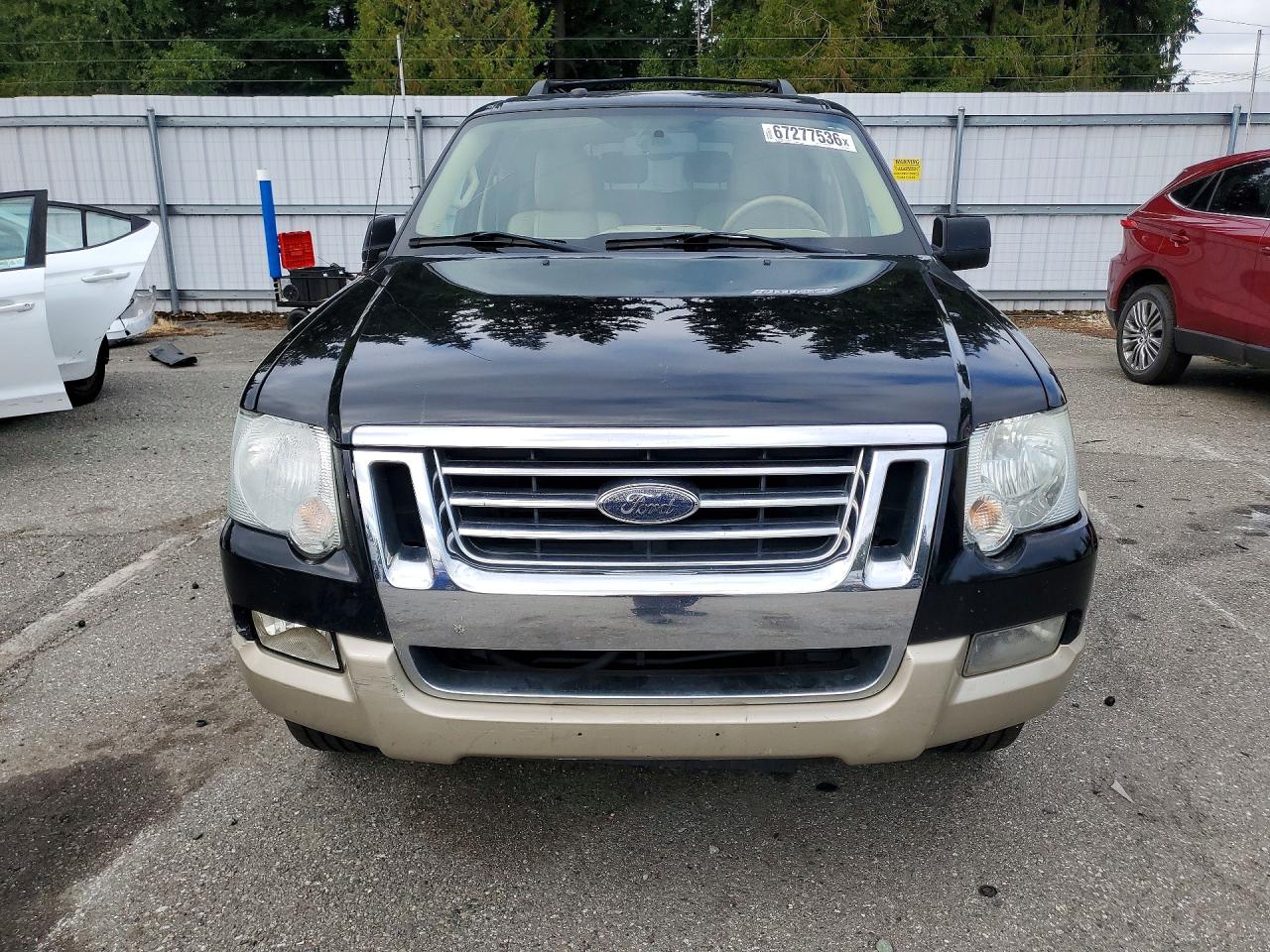 2010 Ford Explorer Eddie Bauer Двухцветный vin: 1FMEU7EE7AUA32084