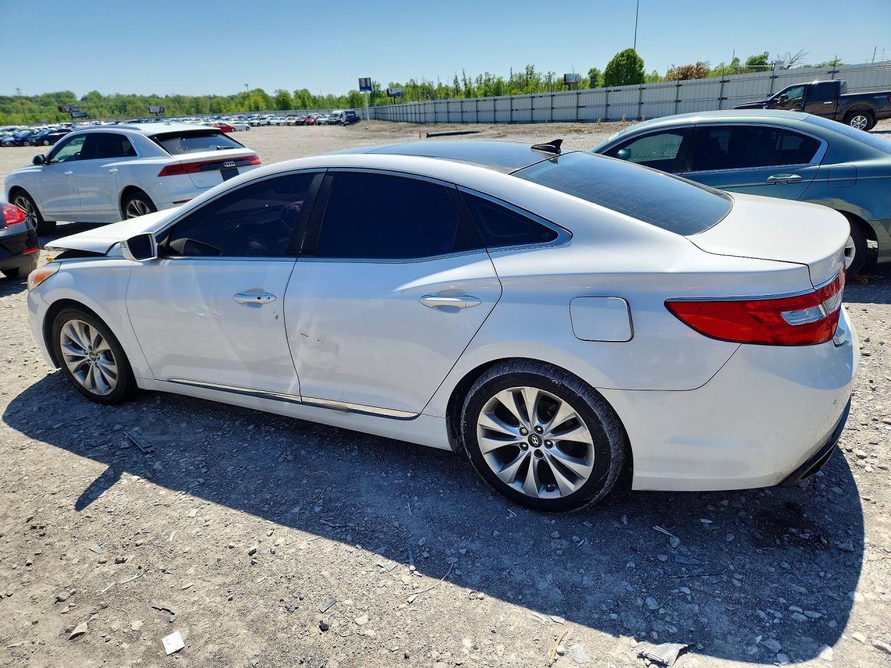 2012 Hyundai Azera Base White vin: KMHFH4JG8CA135324