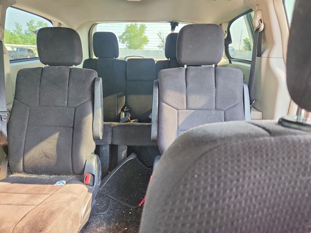 2011 Dodge Grand Caravan Crew White vin: 2D4RN5DG6BR700050