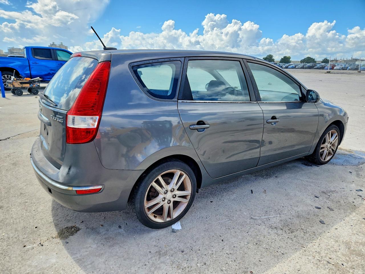 2009 Hyundai Elantra Touring Gray vin: KMHDC86E49U041906