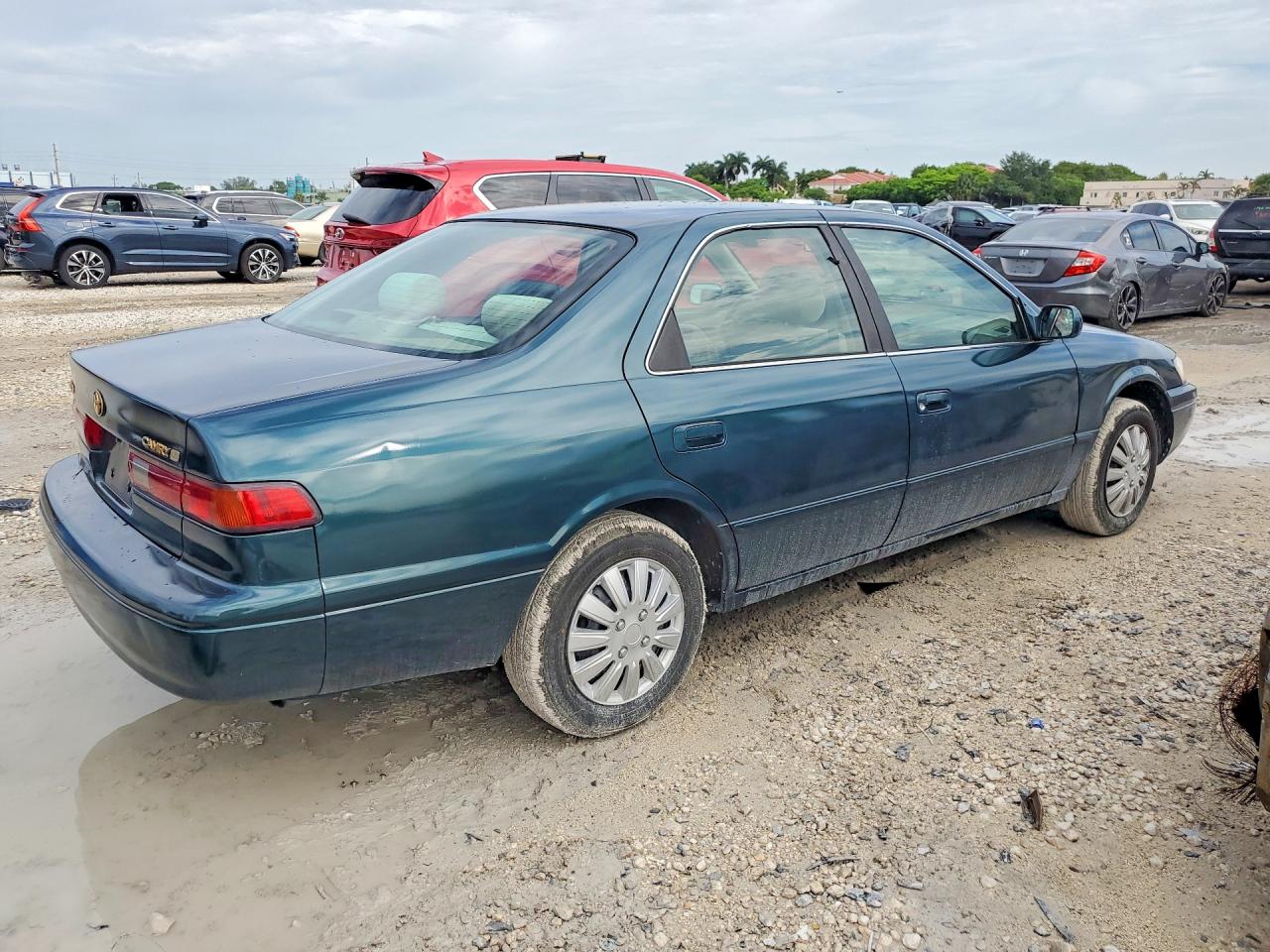 1998 Toyota Camry Le Green vin: 4T1BG22K9WU210415