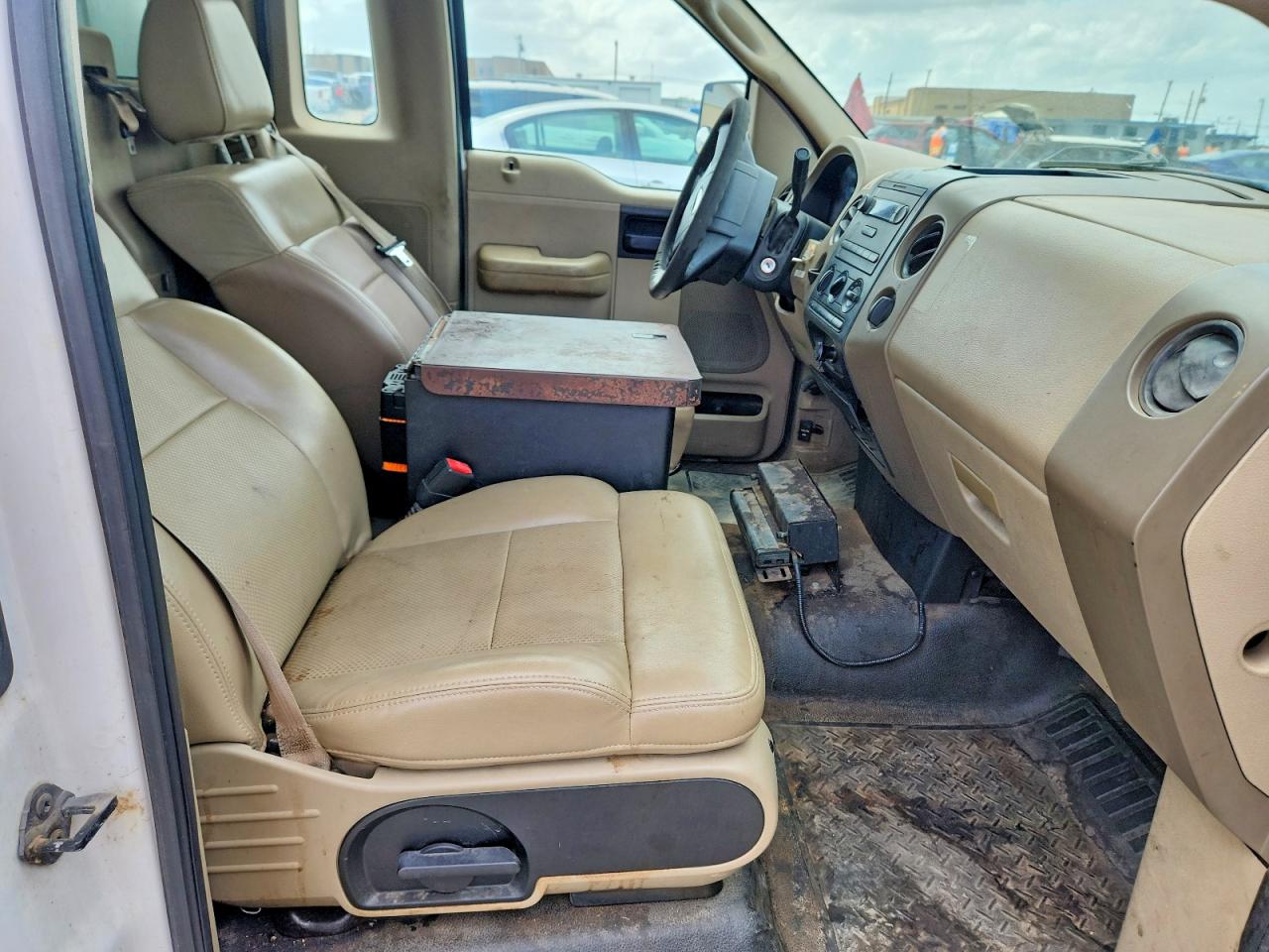 2008 Ford F150 White vin: 1FTRF12208KB70272