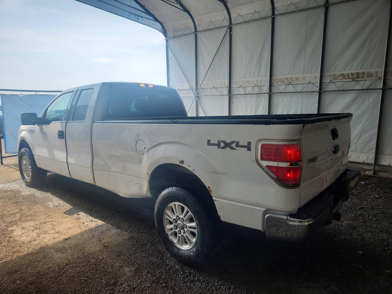 2014 Ford F150 Super Cab White vin: 1FTVX1EFXEKF11912