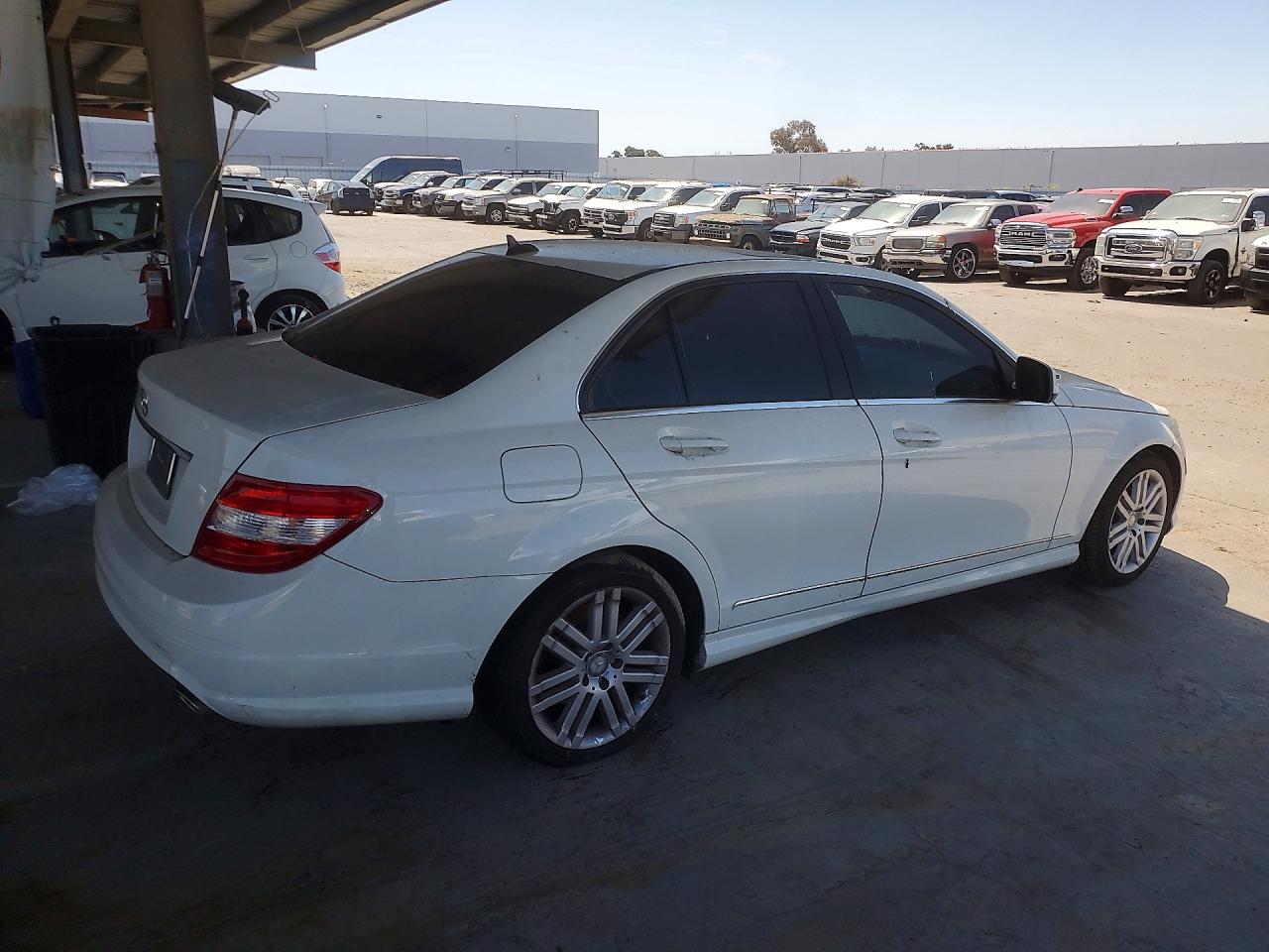 2008 Mercedes-benz C 300 White vin: WDDGF54X48R016183