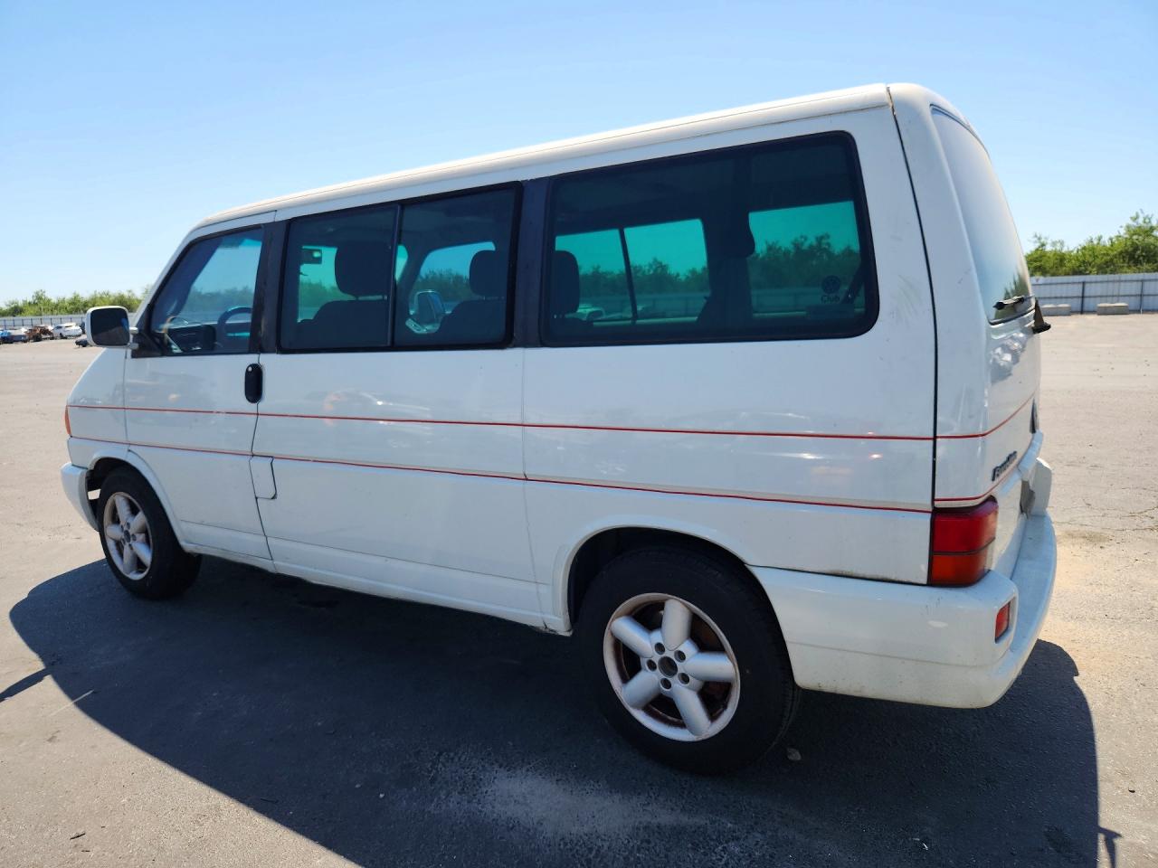 2002 Volkswagen Eurovan Gls White vin: WV2KB47082H066379