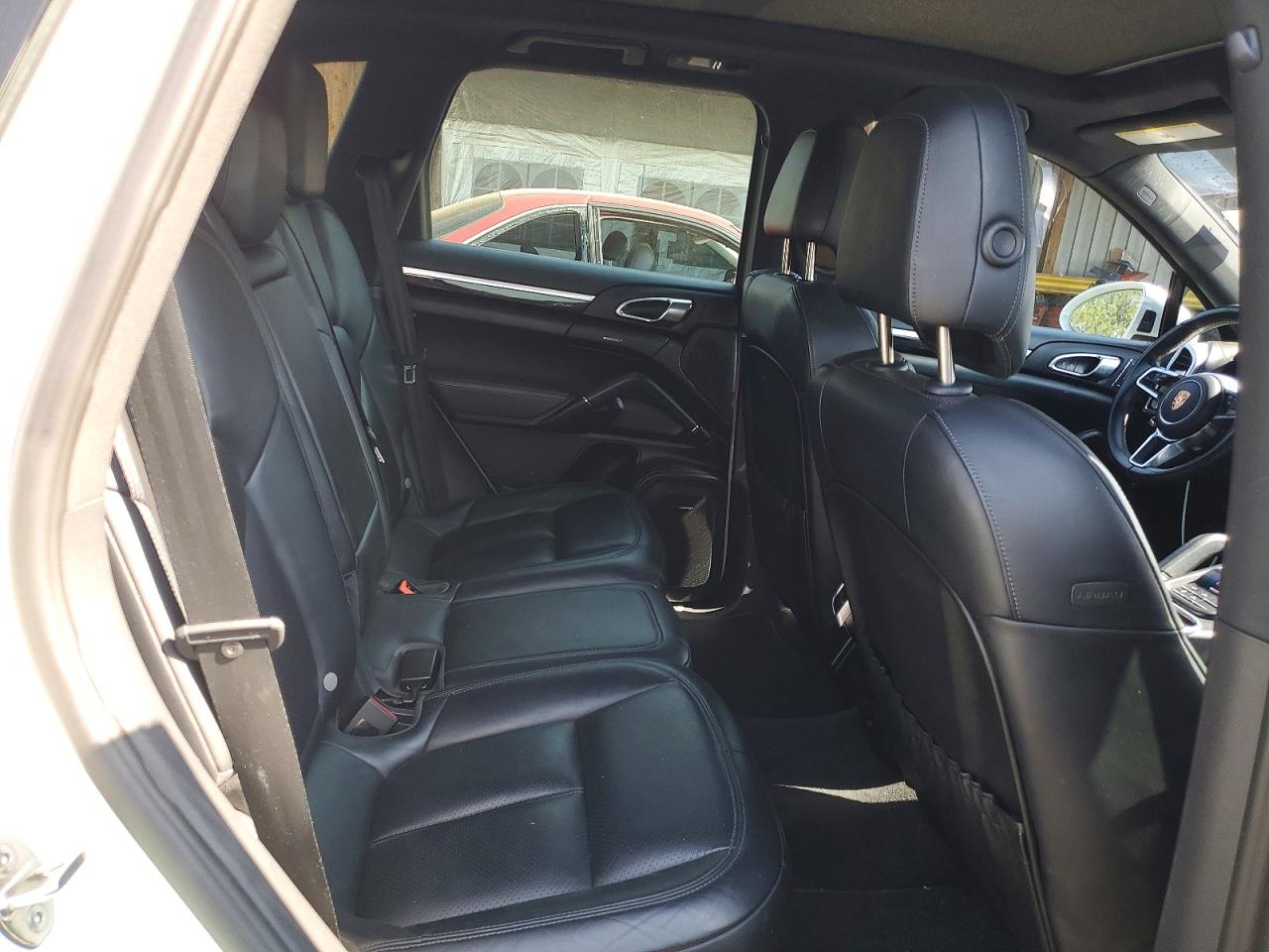 2015 Porsche Cayenne Se Hybrid White vin: WP1AE2A21FLA52521