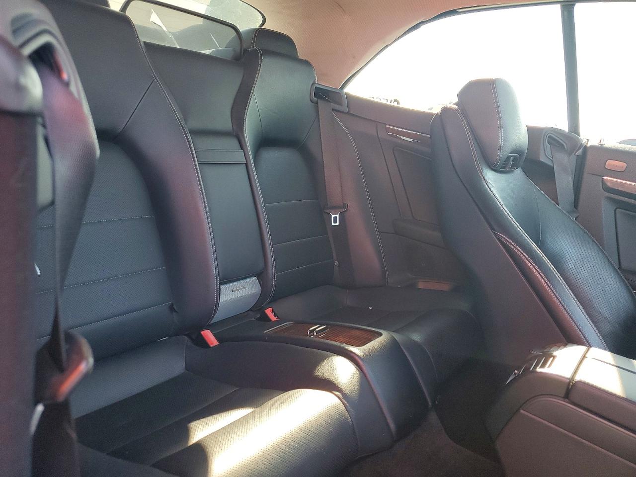 2011 Mercedes-benz E 350 White vin: WDDKK5GFXBF106648
