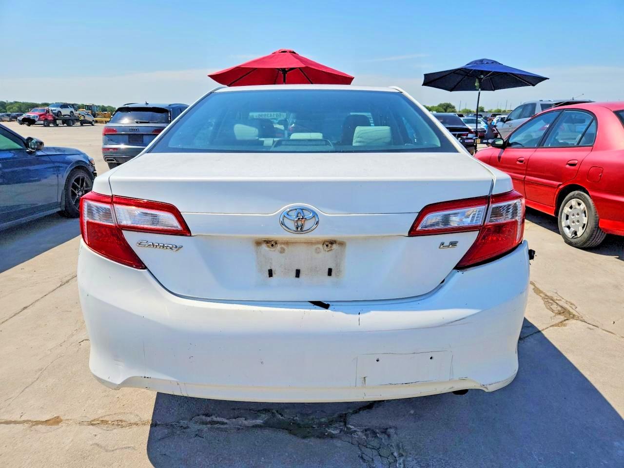 2012 Toyota Camry Le White vin: 4T1BF1FK2CU530971