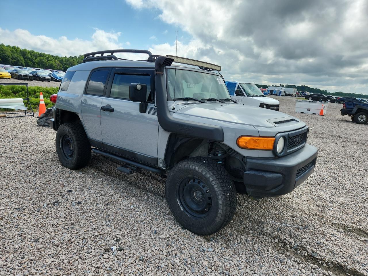 2013 Toyota Fj Cruiser Base Silver vin: JTEBU4BF5DK168177