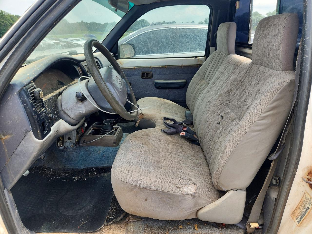 2000 Toyota Tacoma Base White vin: 4TANL42NXYZ590367
